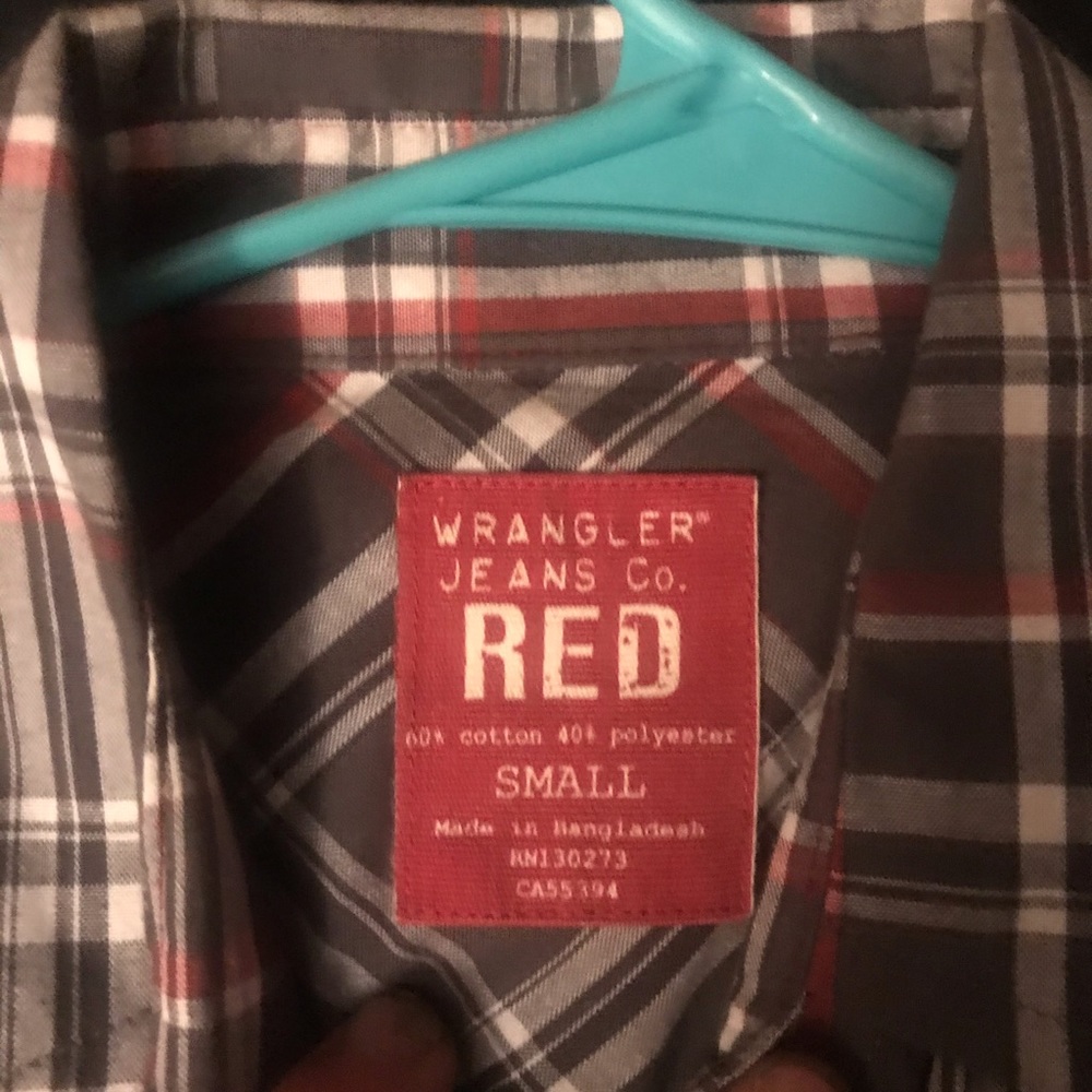 Wrangler RED button down - Picture 2 of 2